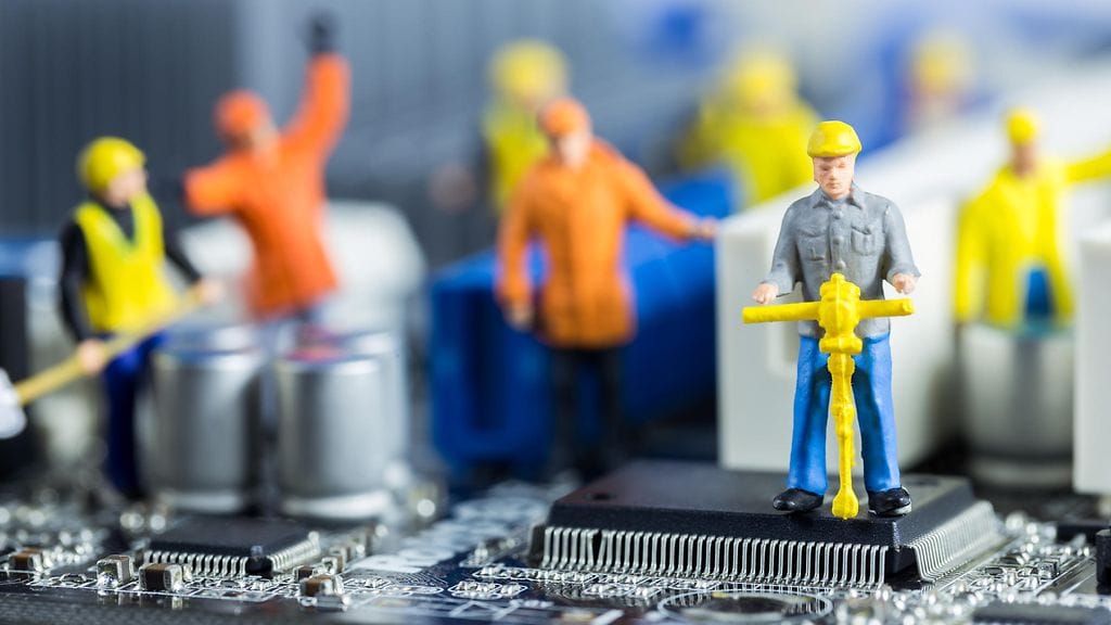 "Joillekin asiakkaille on epäselvää se, että tietoturvaohjelma tulisi asentaa kotona sekä läppärille että pöytäkoneelle,"