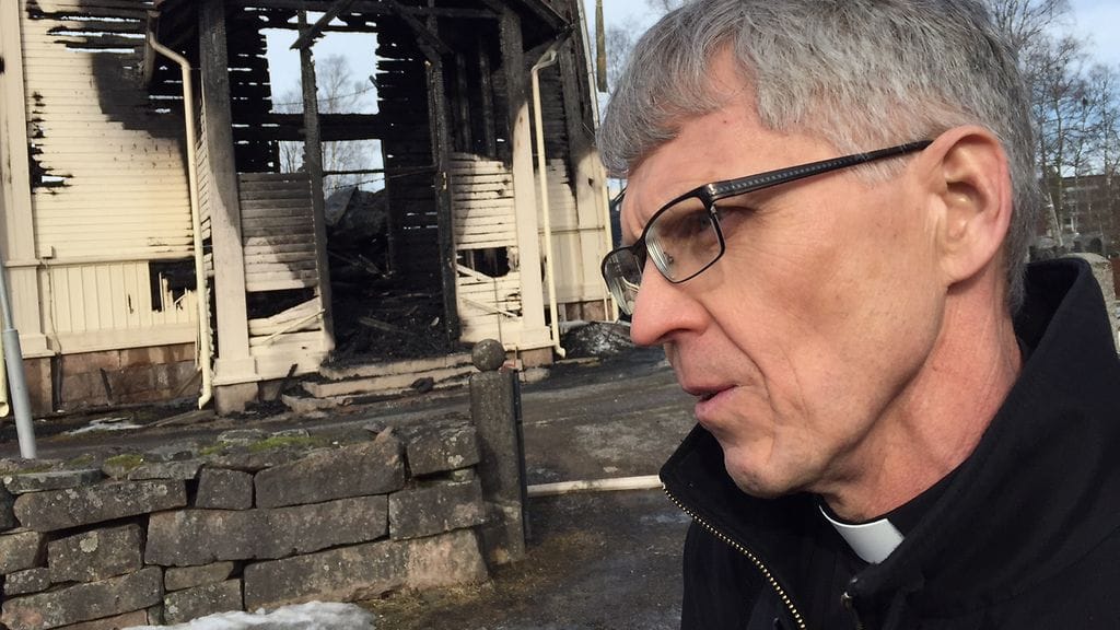 Kirkkoherra Timo Määttä on palvellut kotikirkossaan Ylivieskassa 35 vuotta.