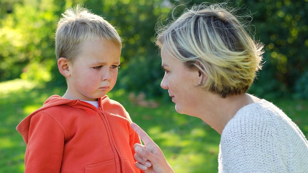 "Saa komentaa ja pitääkin, jos vaikka satuttaa toista lasta enkä minä sitä nähnyt."