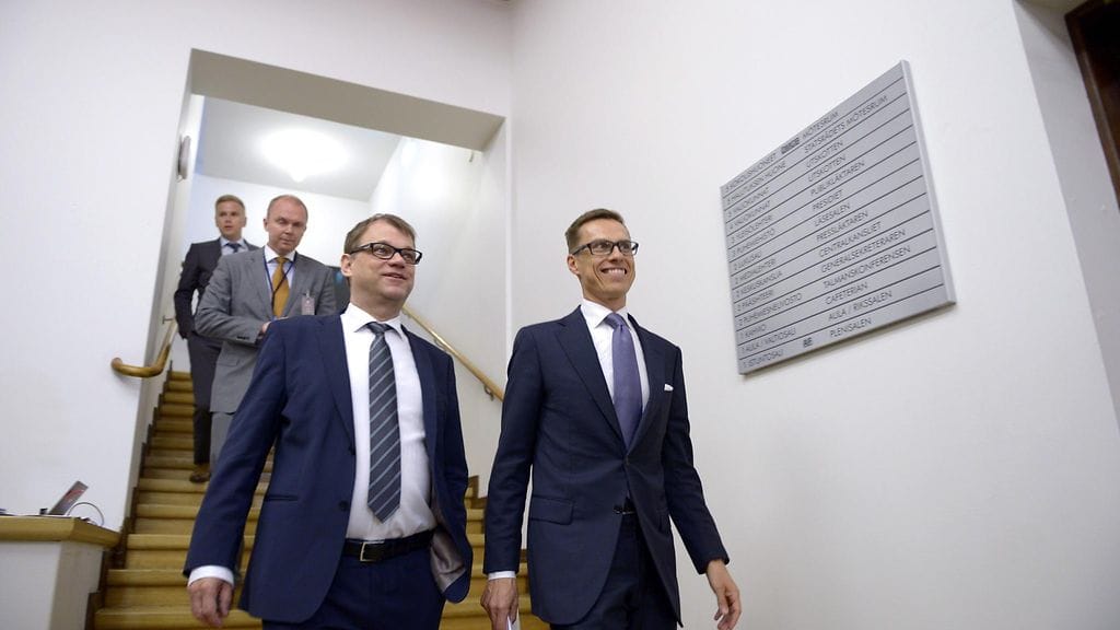 Kilpailukykysopimusneuvottelut ovat jatkuneet jo yli vuoden. Eilen hallitus kertoi miten paljon veroja kevennetään, jos sopimus syntyy.