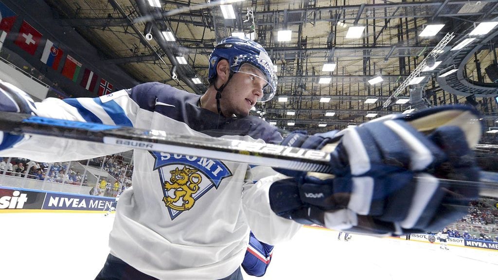 Aleksander Barkov edustaa seuratasolla Florida Panthersia, mutta on tuttu näky myös leijonapaidassa.