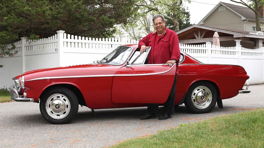 Irv Gordon ja Volvo P1800 vuonna 2013.