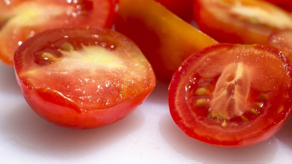 Suomalaiset popsivat vuosittain hurjat määrät tomaatteja.