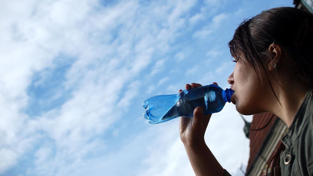 Juotko aina samasta vesipullosta?