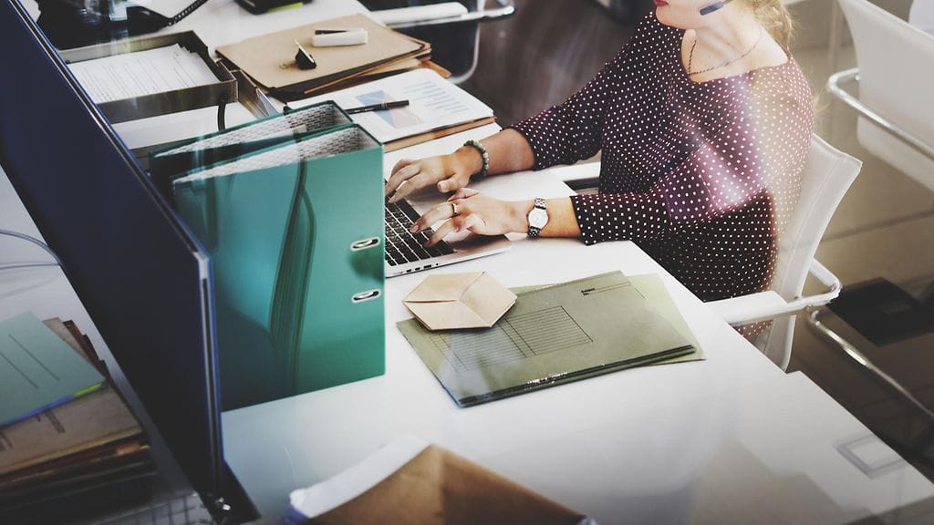 Larryn mukaan tekninen tuki alkoi välittömästi käyttäytyä töykeästi ja syytti Larrya vian väärentämisestä, jotta he saisivat ylimääräisen kiintolevyn ilmaiseksi.