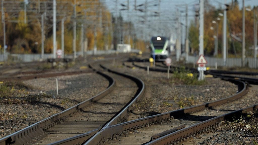 Harakan mukaan EU-komission vaatimus junaratojen raideleveydestä on Suomen kannalta kohtuuton