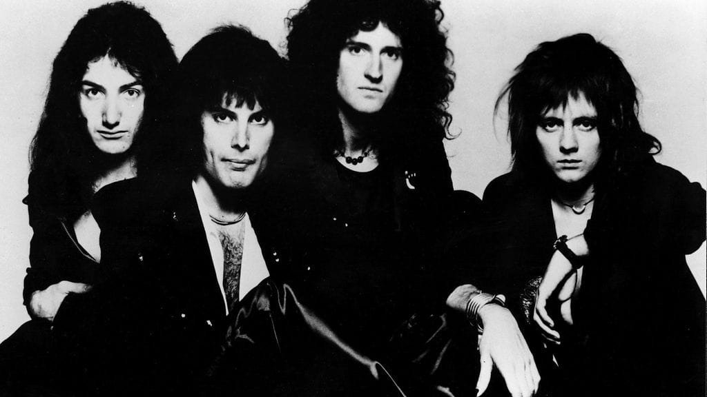 Queen 1970-luvulla, vasemmalta oikealle: basisti John Deacon, laulaja Freddie Mercury, kitaristi Brian May ja rumpali Roger Taylor.