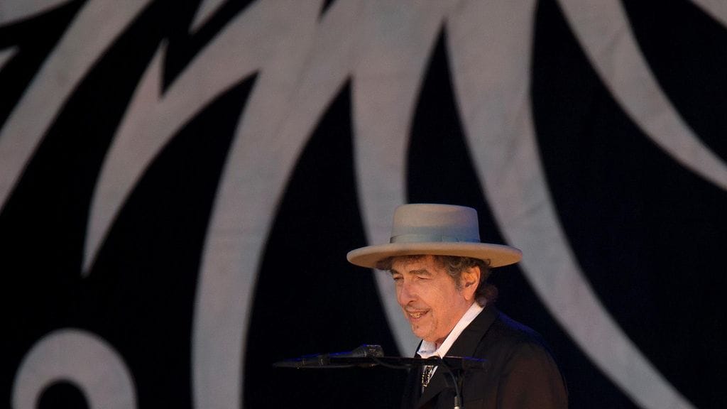 Dylan esiintymässä vuonna 2012.