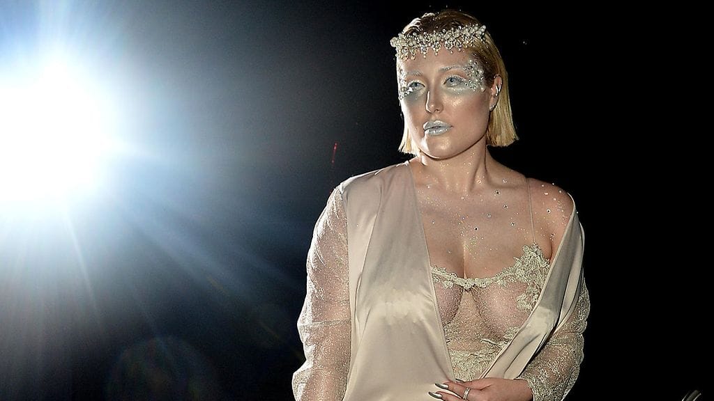 Hayley Hasselhoff saapui Just Jared -sivuston halloween-juhliin 30. lokakuuta 2016.