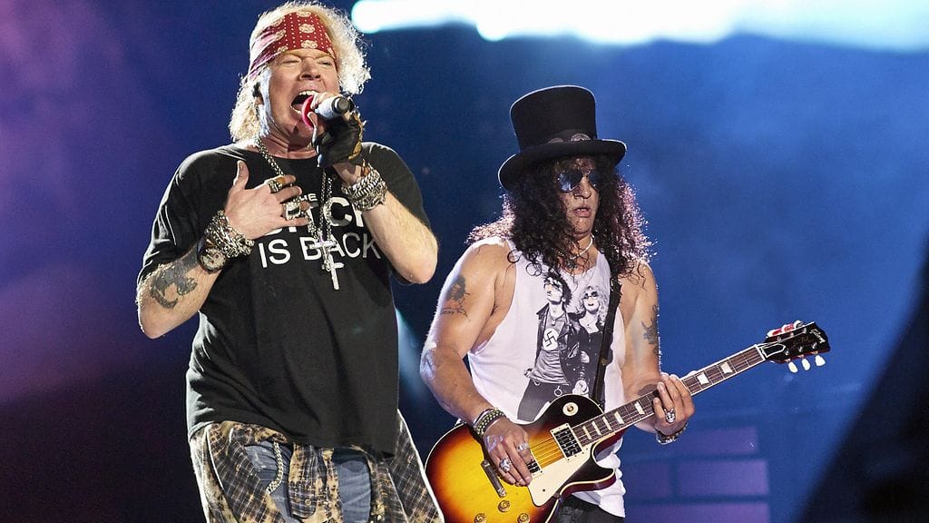 Guns N' Rosesin Axl Rose ja Slash lavalla Chicagossa heinäkuussa 2016.
