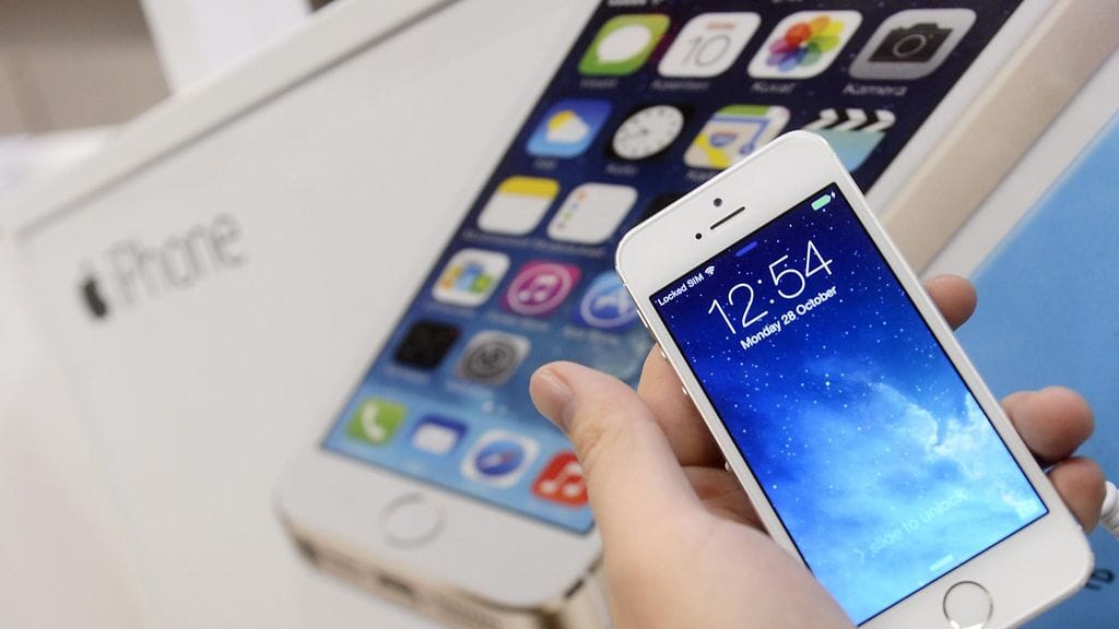 "Pullistuneet puhelimet" työllistävät huoltoliikkeitä.