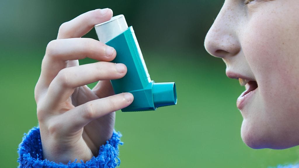 Professori muistuttaa, ettei astmapiippua pidä kuitenkaan mennä lopettamaan omin päin.