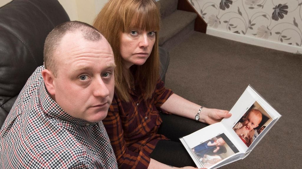 Pariskunta aikoo mennä naimisiin tyttärensä syntymäpäivänä.