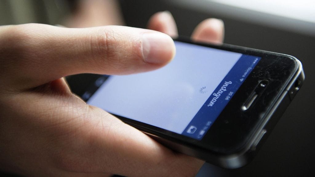 Instagram-sovellus paljasti tytön toimet.