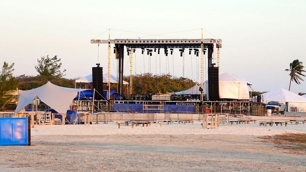 Fyre-festivaaleilla oli lopulta näin hiljaista järjestelyjen petettyä pahasti.