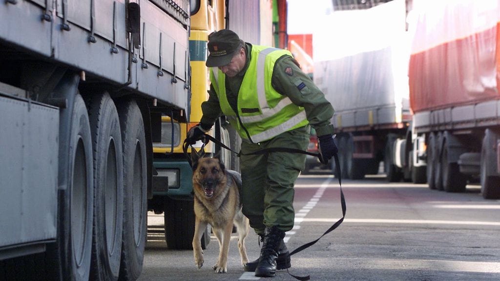 Osa Suomeen suuntautuneesta ihmissalakuljetuksesta on rikollisjärjestöjen masinoimaa, sanoo merivartioston rikostorjuntayksikön päällikkö Jukka Tekokoski.