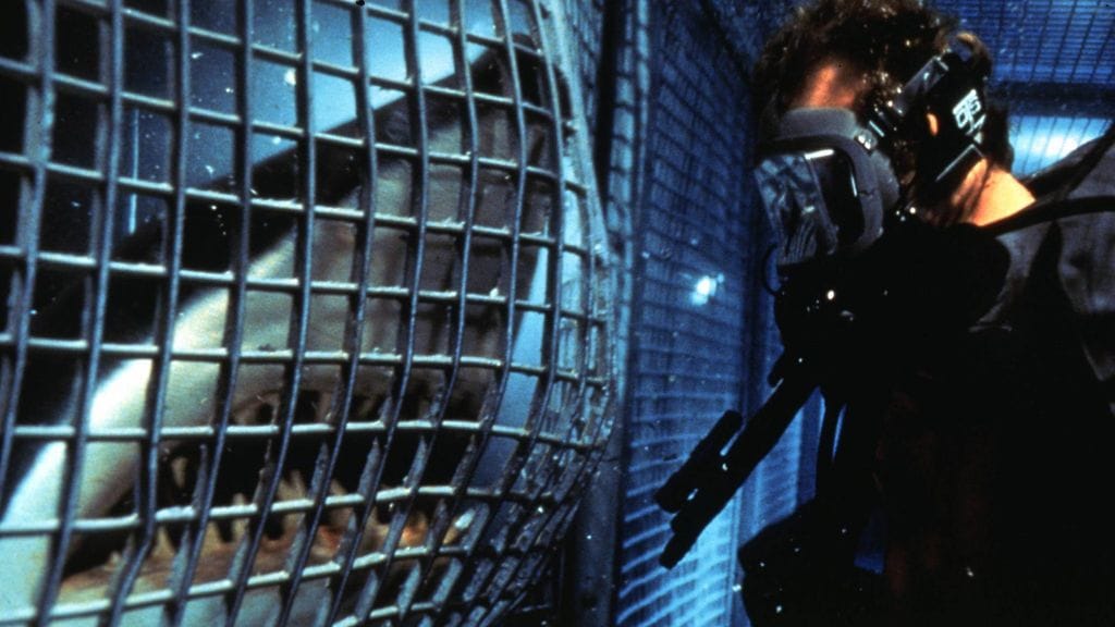 Thomas Jane ja ärrimurrikohtauksen saaneet hait näyttelivät pääosia vuonna 1999 ensi-iltansa saaneessa haielokuvassa.