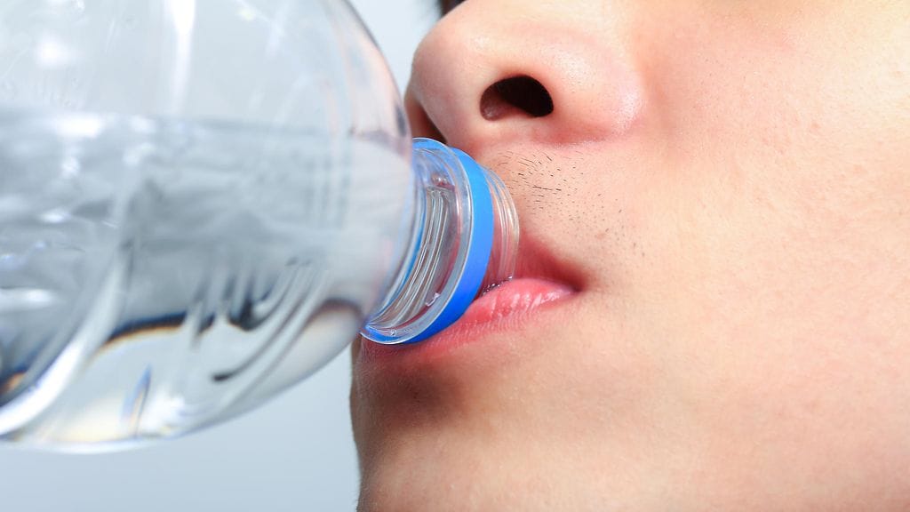 Tutkimuksen mukaan pullon suu on sen bakteeripitoisin paikka.