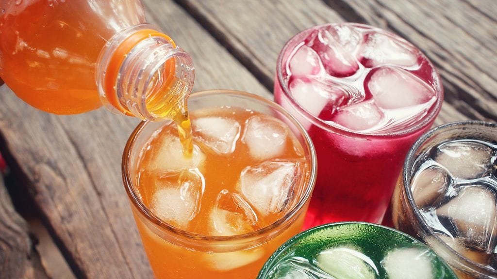 WHO ei kuitenkaan kehota aspartaamia sisältävien tuotteiden poisvetämistä tai niiden käyttämisen lopettamista.