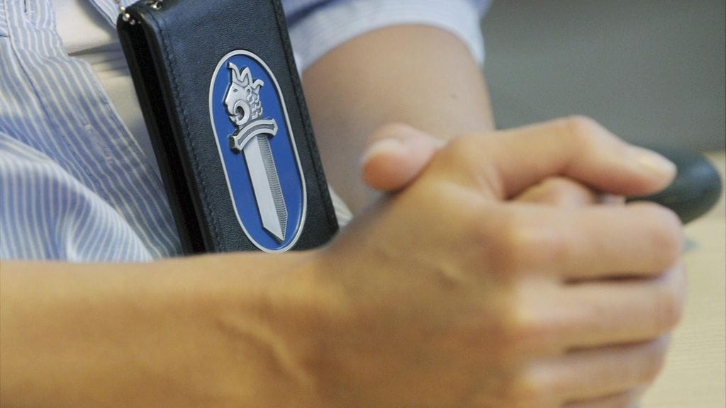 Poliisi pääsi painimaan huumekuskin kanssa Hämeenlinnassa.