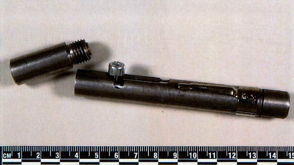 Kynäpistooli laukesi vahingossa miehen taskussa. (Kuva: Poliisin esitutkintapöytäkirja)