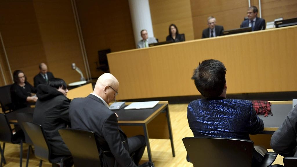 Syyttäjä vaatii pääepäillylle enimmillään kolmen vuoden ehdotonta vankeusrangaistusta. Pankki vaatii häneltä yli 450 000 euron korvauksia.