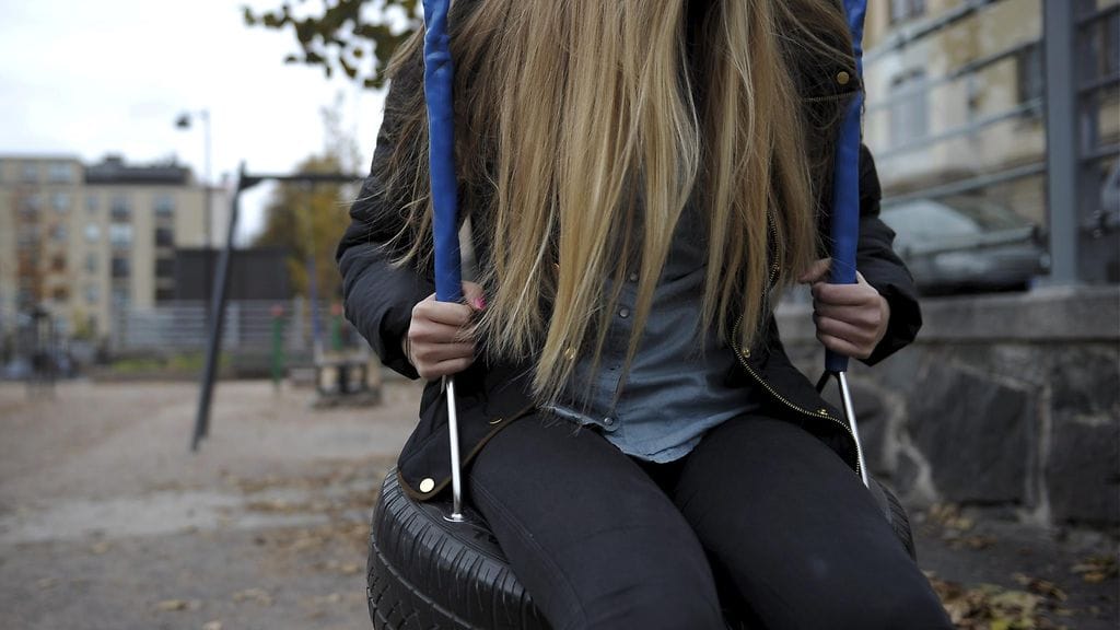 Kiusatuilla on muita enemmän esimerkiksi masennusta, ahdistuneisuus- ja käytöshäiriöitä, vainoharhaisia tuntemuksia sekä tarkkaavaisuuden ja keskittymisen ongelmia. Kuvituskuva.