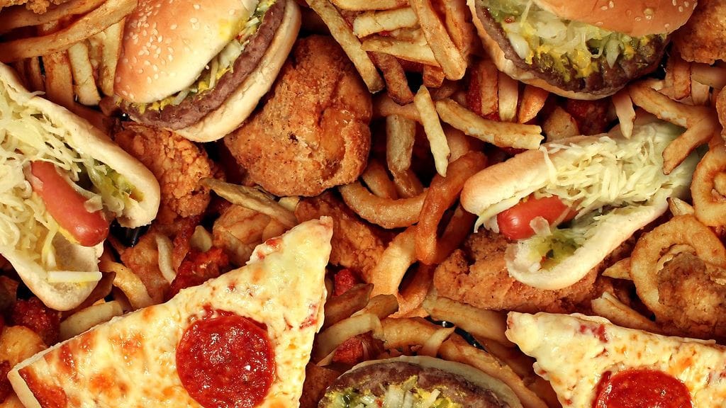 Mieli kiittää rasvaisesta pikaruoasta, keho ei niinkään. Kuvituskuva.