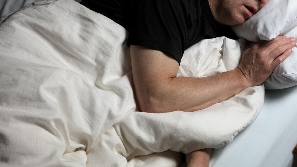 Käden päällä nukkuessa hermot joutuvat puristuksiin.