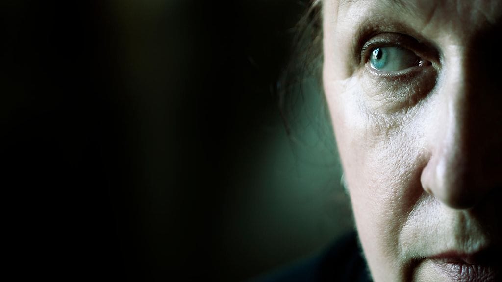 Aivoinfarkti voi ilmetä esimerkiksi näköhäiriöinä tai toispuoleisena halvauksena. Kuvituskuva.