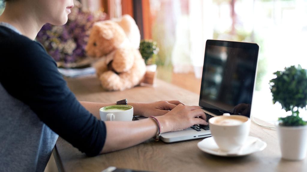Lapsen valistaminen ja luottamuksellisten välien säilyttäminen ovat tehokkaimpia keinoja estää netissä vaanivan saalistajan kohteeksi joutuminen.