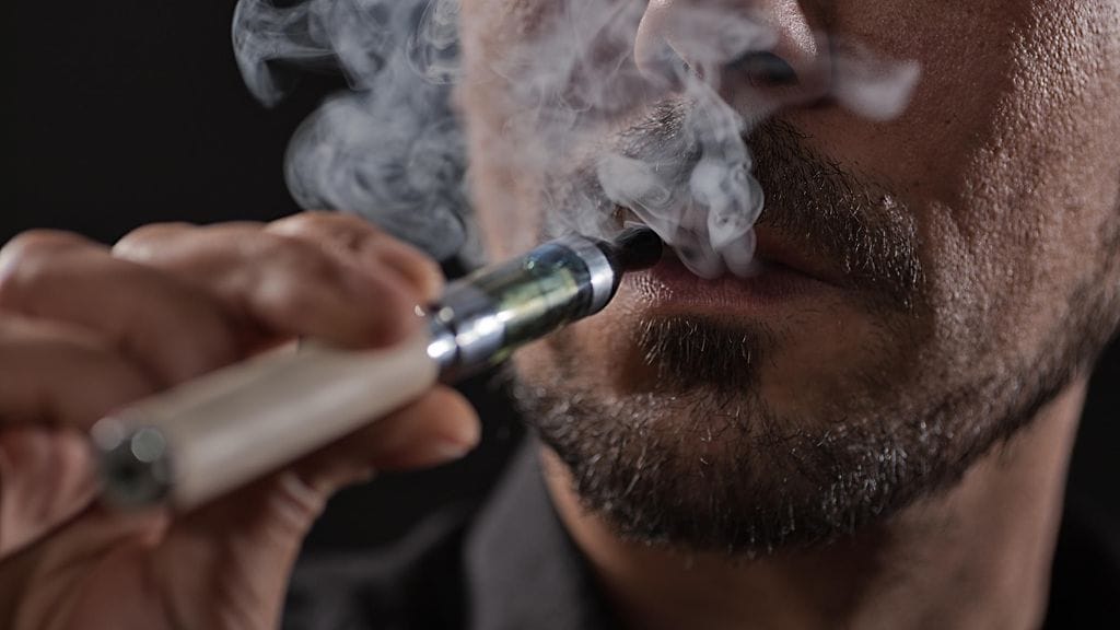 Sähkösavukkeissakin on terveydelle haitallisia aineita,