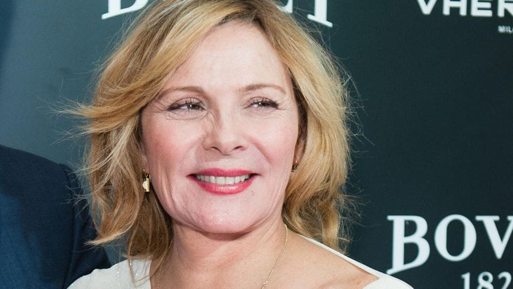 Kim Cattrallin hahmo Samantha Jones tekee lyhyen pistäytymisen And just like that -sarjassa.