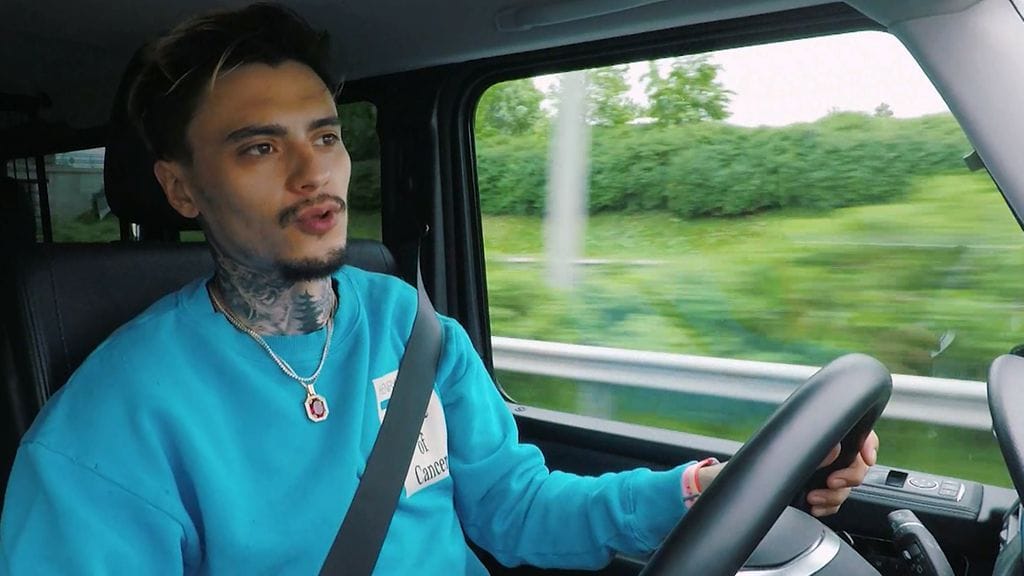 Mikael Gabriel avaa elämäänsä Yökylässä Maria Veitola -ohjelmassa.