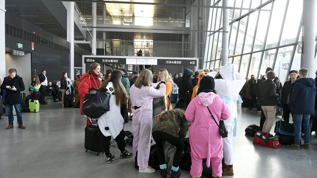 Moni abi odottaa yhä peruttujen risteilyjen rahoja takaisin.