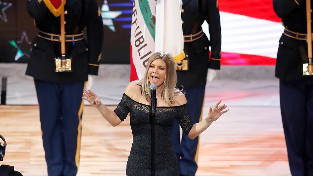 Fergien tulkinta Yhdysvaltain kansallislaulusta NBA:n tähdistöottelussa sunnuntaina 18. helmikuuta on herättänyt laajaa keskustelua ja ristiriitaisia tunteita.