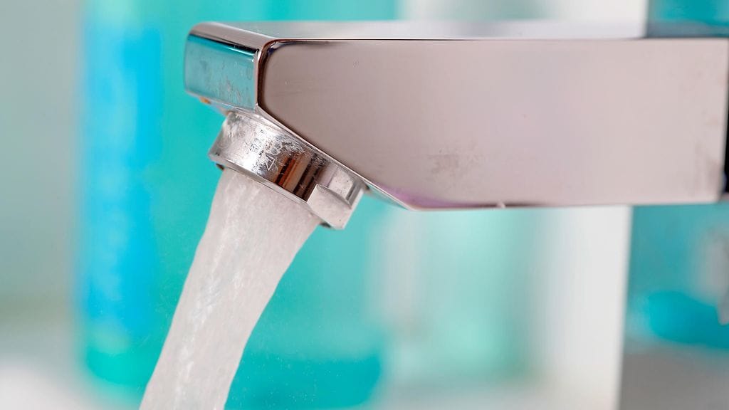 Vesivahingon korjaaminen putkirikon jälkeen voi tulla kalliiksi. Kuvituskuva.