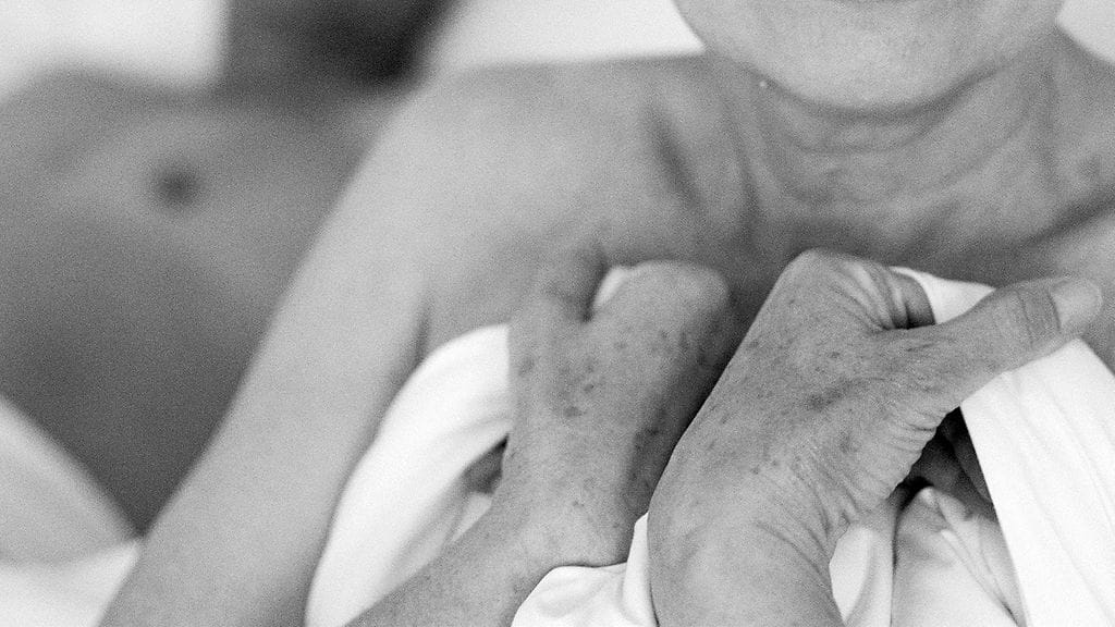 Estrogeenin puute aiheuttaa emättimen kuivumista ja voi tehdä seksin harrastamisesta kivuliasta.