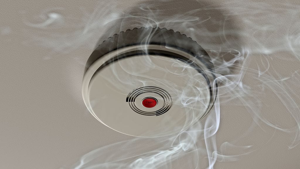 Palovaroittimen ikä, likaantuminen ja ruostuminen heikentävät laitteen luotettavuutta ja lisäävät turvallisuusriskiä. Kuvituskuva.