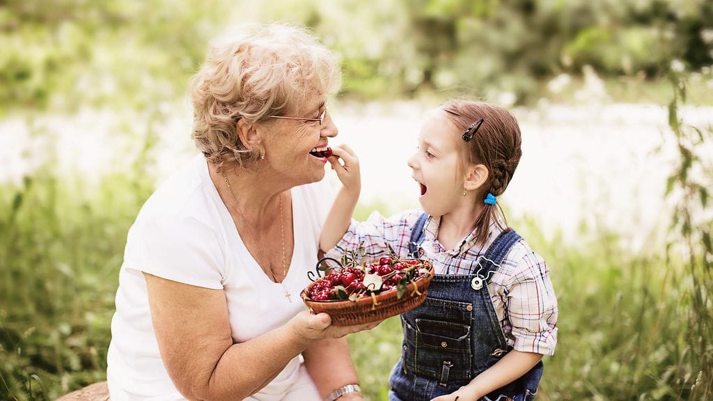 Keveämpi syöminen näyttäisi hidastavan elimistön vanhenemista. Kuvituskuva.
