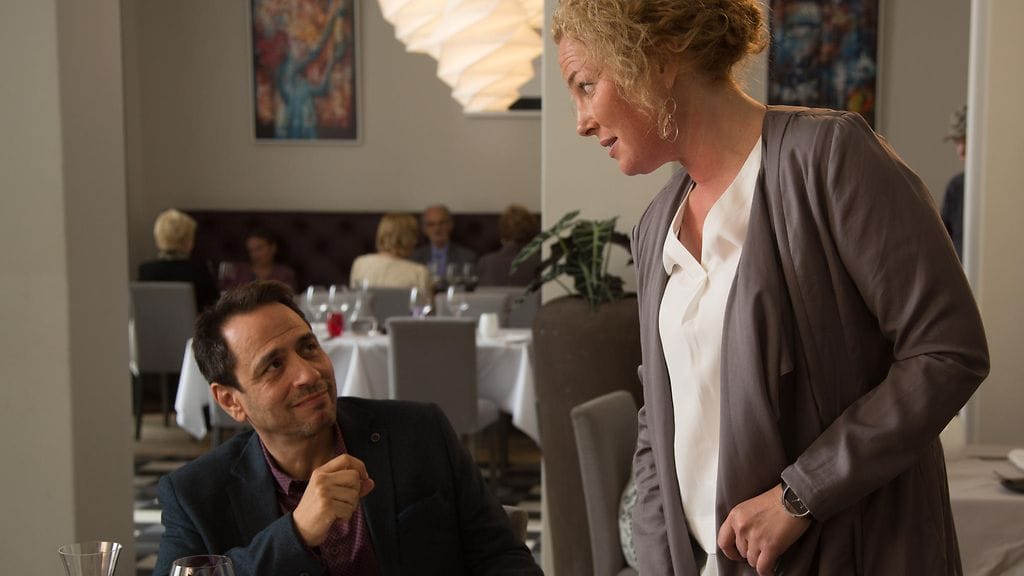 1. EXO II- Laura (Miia Nuutila) ja Michael Rank (Rich Lyons)