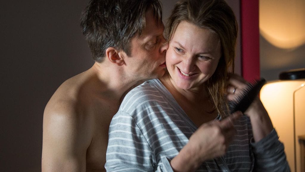 1. EXO II Kalle (Mikko Nousiainen) ja Oona (Ria Kataja) kuhertelevat