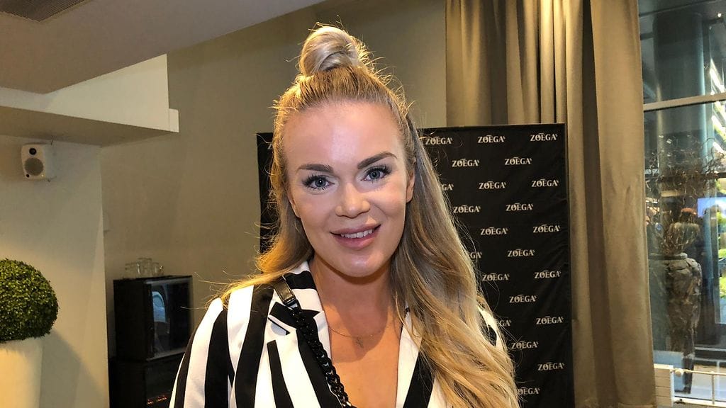 Rosanna Kulju lomailee yhdessä Sara Siepin kanssa.