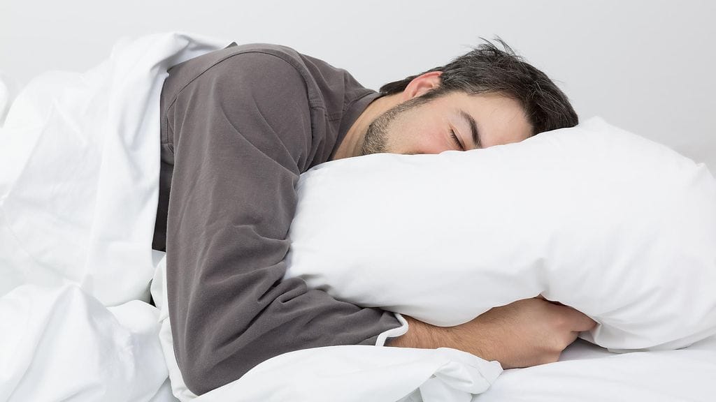 Jo muutama huonosti nukuttu yö voi lisätä muun muassa sydänkohtausriskiä, väittää uusi tutkimus.