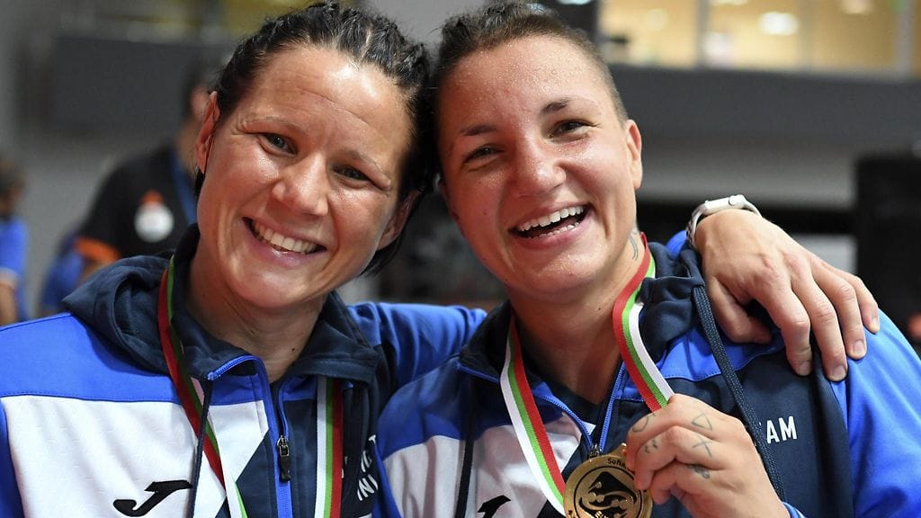 Mira Potkonen ja Elina Gustafsson juhlivat EM-kultaa vain alle tunnin sisään.