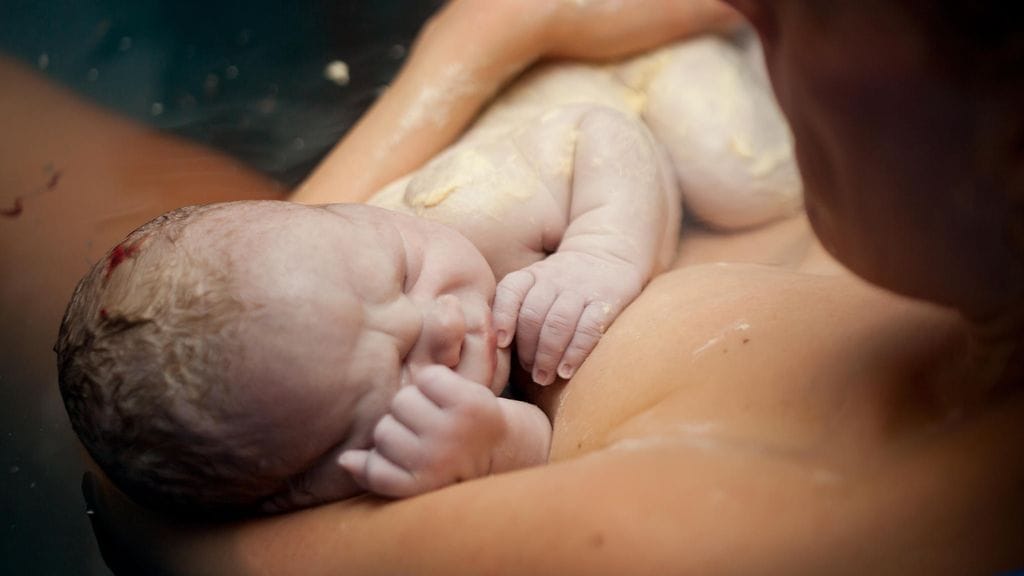 Peukkua käyttäneet synnyttäjät ovat olleet harhaisia, levottomia ja aggressiivisia. Kuvituskuva.