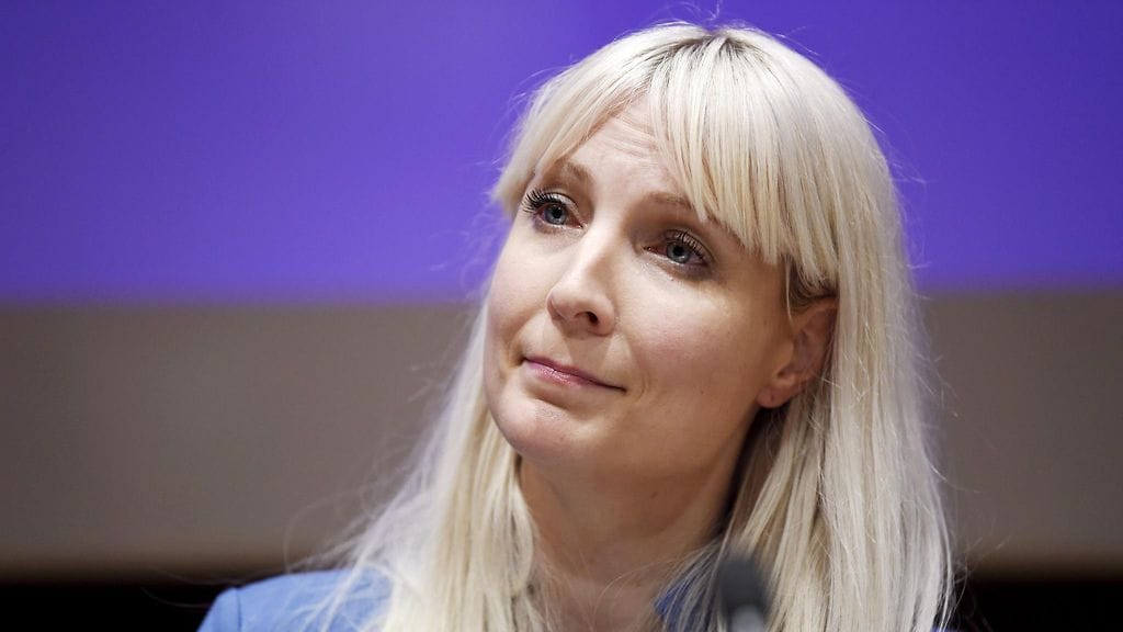 Laura Huhtasaari omaa tiukan mielipiteen Sara Forsbergin hiuskohusta.