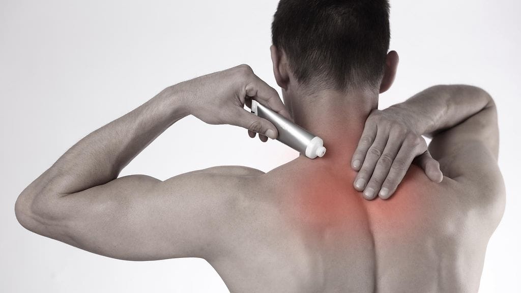 Kipugeelin levityksen jälkeen kädet tulee pyyhkiä ensin paperiin, jonka jälkeen paperi tulee heittää roskiin. Vasta tämän jälkeen kädet saisi pestä.