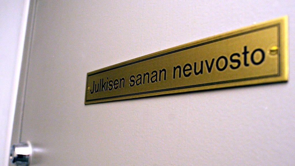 Langettavan saaneet jutut kertoivat Afrikassa yhdyshenkilönä toimineesta poliisista ja kaikuluotaimista.