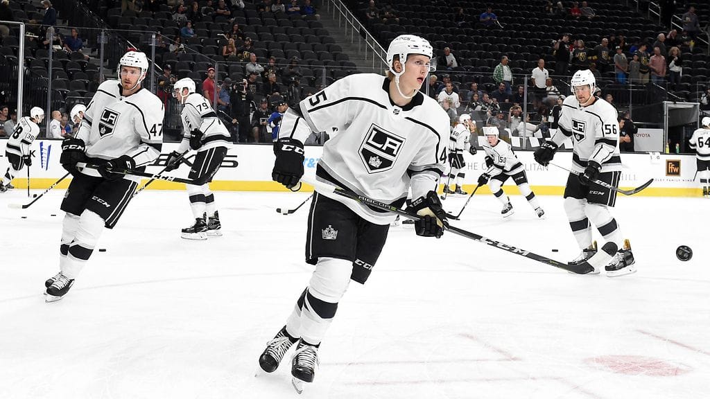 Alex Lintuniemi on suuntaamassa Carolina Hurricanesiin.